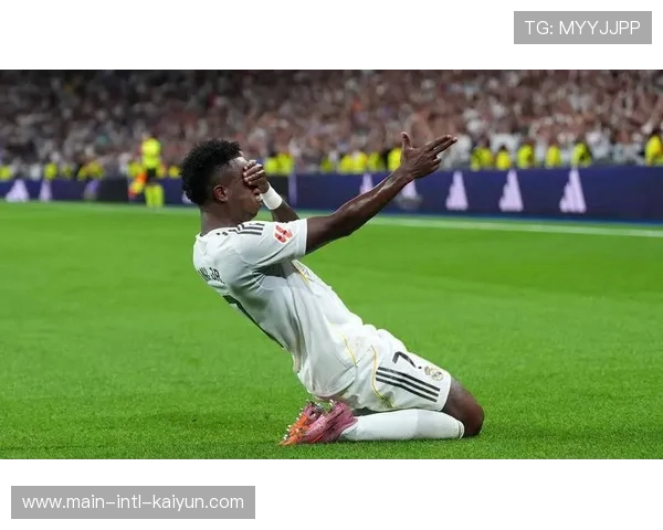 梅斯主场迎战巴黎,脆弱防线面临姆巴佩领衔攻击线考验。 梅斯主场迎战巴黎,脆弱防线面临姆巴佩领衔攻击线考验。