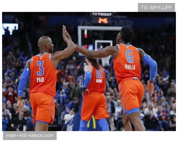 特写:告别战?克里斯·保罗在凤凰城主场最后一次运球过半场